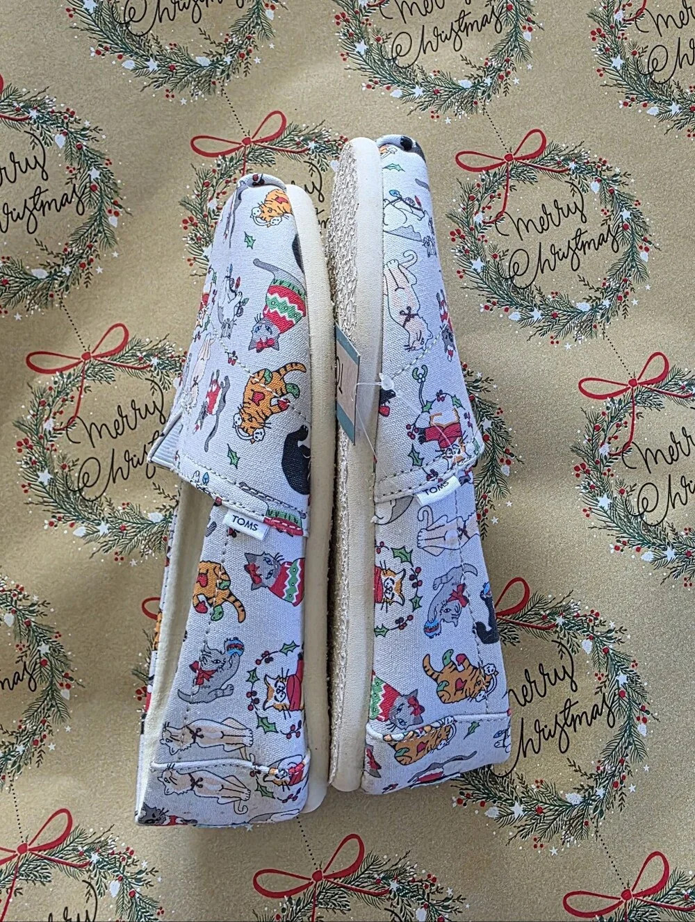 NWT TOMS Christmas Cats Slip-On Shoes – Kids 4/4.5 Women’s Size 6